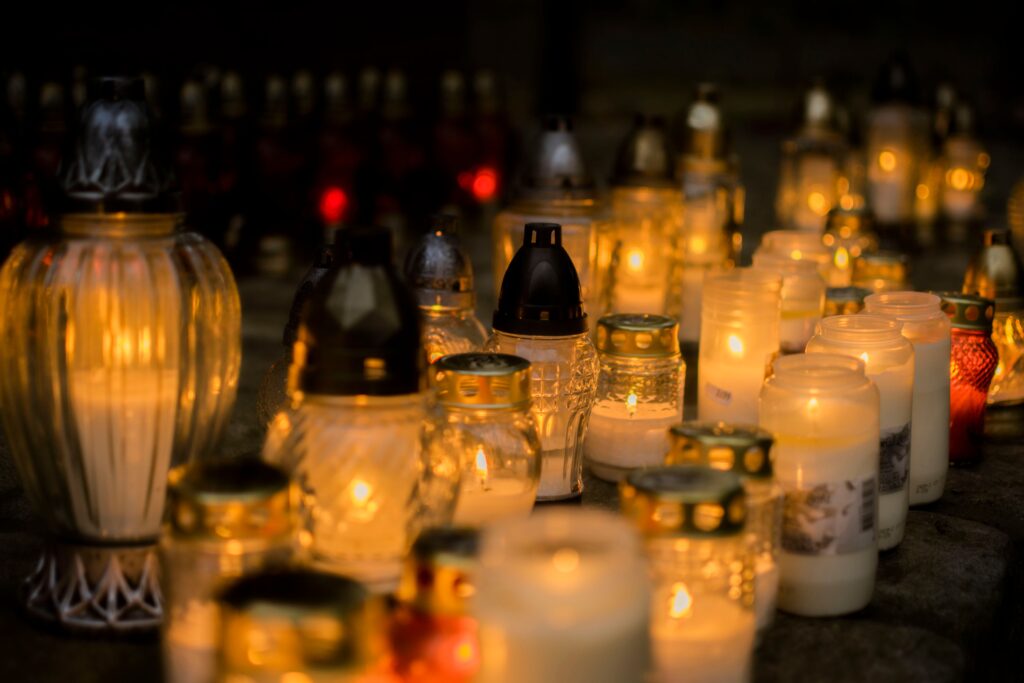 Hasznos tanácsok a halottak napi temetőlátogatáshoz